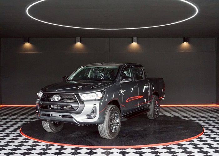 TOYOTA Hilux
