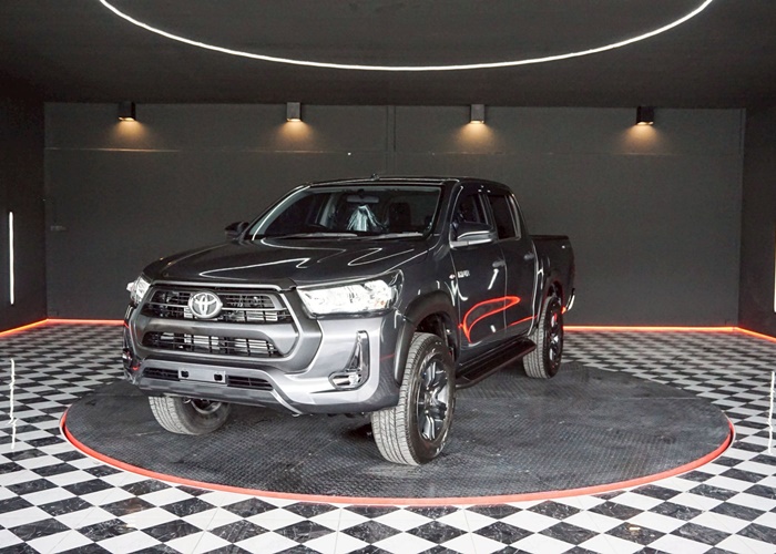 TOYOTA Hilux
