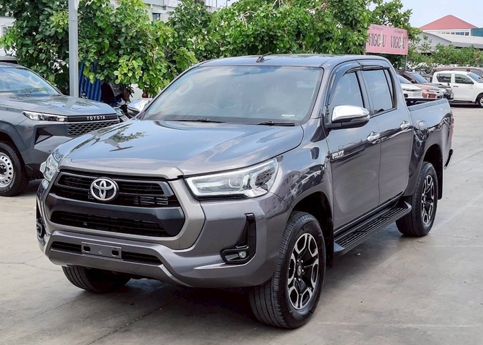 TOYOTA Hilux