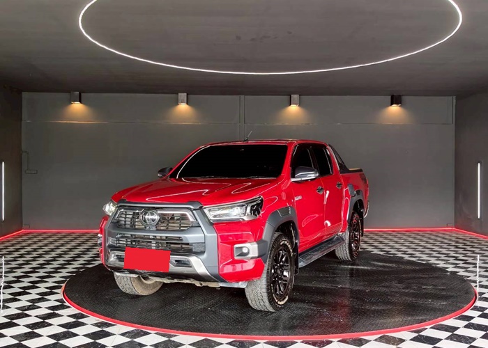 TOYOTA Hilux