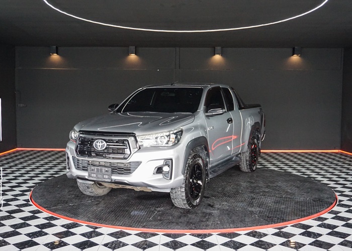 TOYOTA Hilux