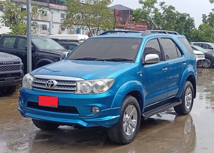 TOYOTA Fortuner