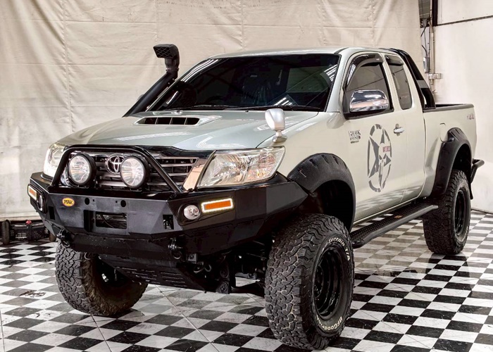 TOYOTA Hilux