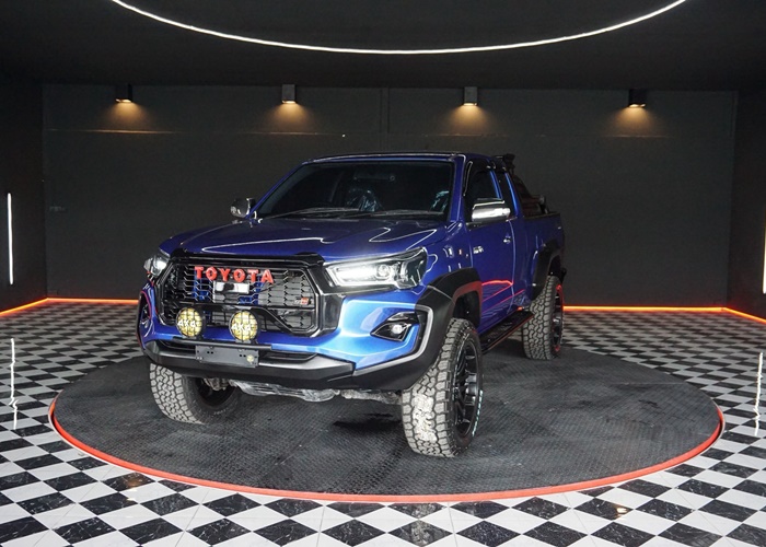 TOYOTA Hilux
