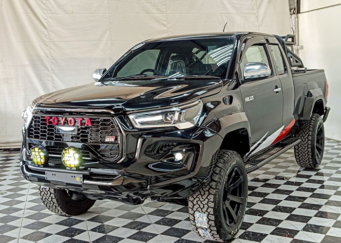 TOYOTA Hilux