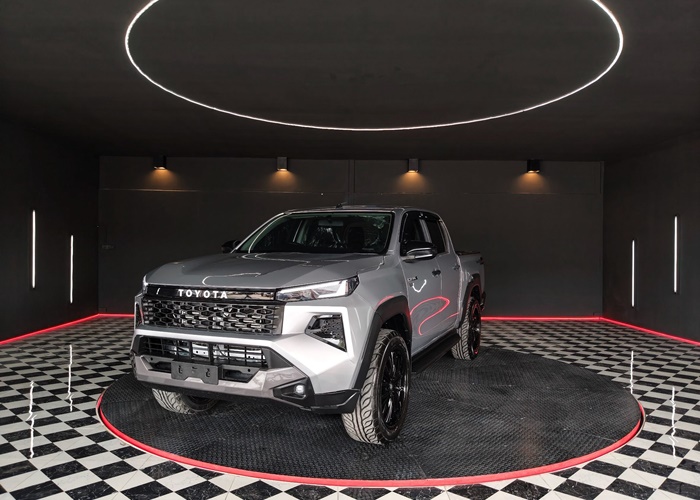 TOYOTA Hilux