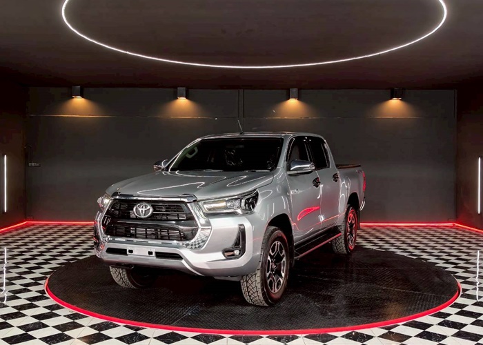 TOYOTA Hilux
