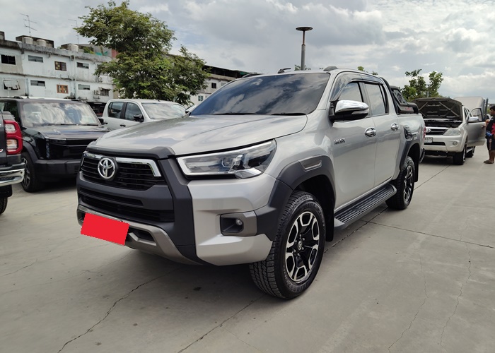 TOYOTA Hilux