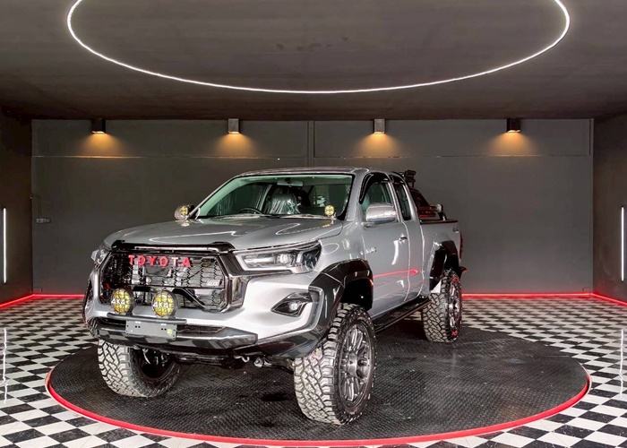 TOYOTA Hilux