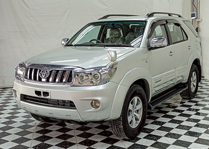 TOYOTA Fortuner