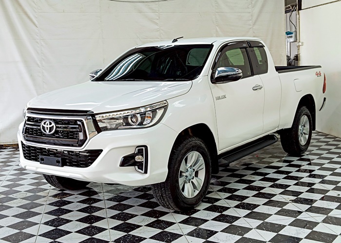 TOYOTA Hilux