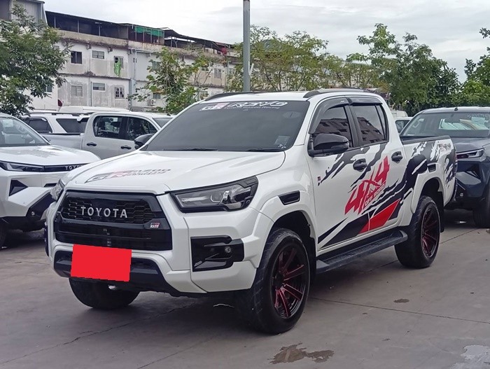 TOYOTA Hilux