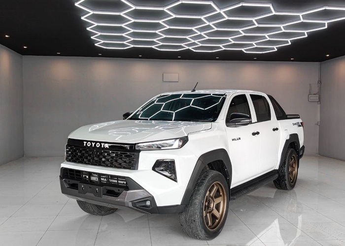 TOYOTA Hilux