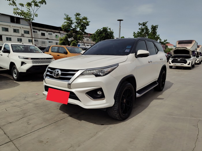 TOYOTA Fortuner