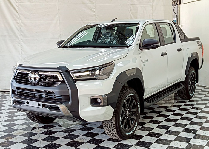 TOYOTA Hilux