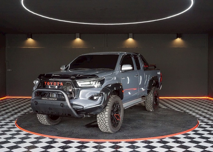 TOYOTA Hilux
