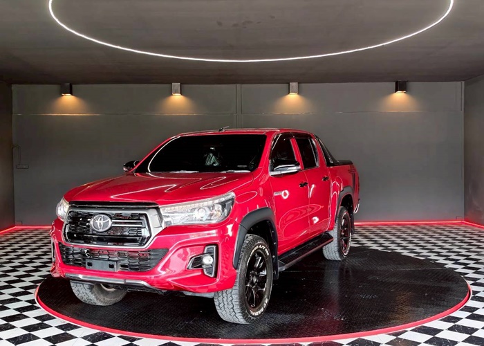 TOYOTA Hilux