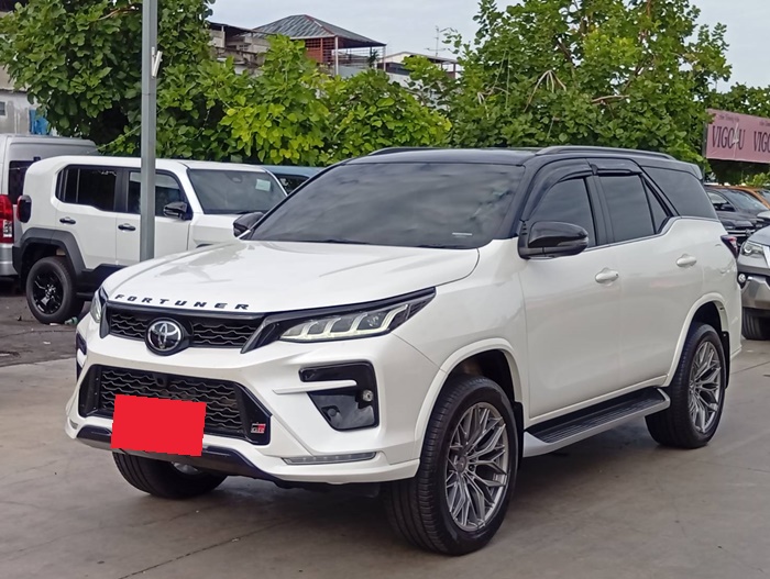 TOYOTA Fortuner