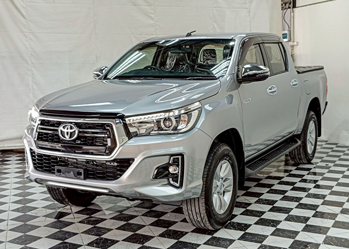 TOYOTA Hilux
