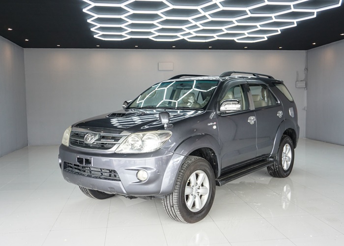 TOYOTA Fortuner
