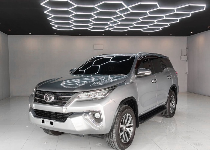 TOYOTA Fortuner