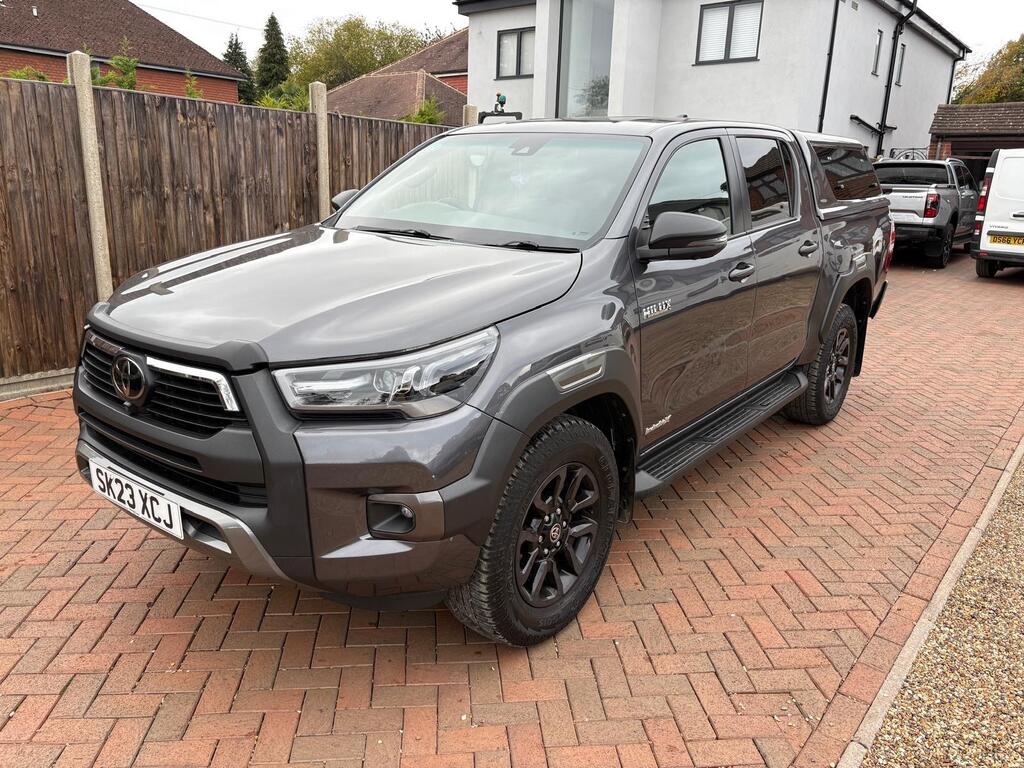 TOYOTA Hilux