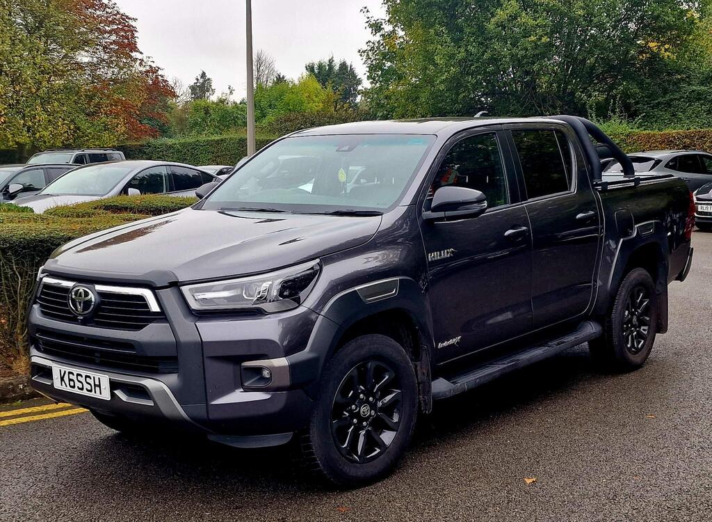 TOYOTA Hilux