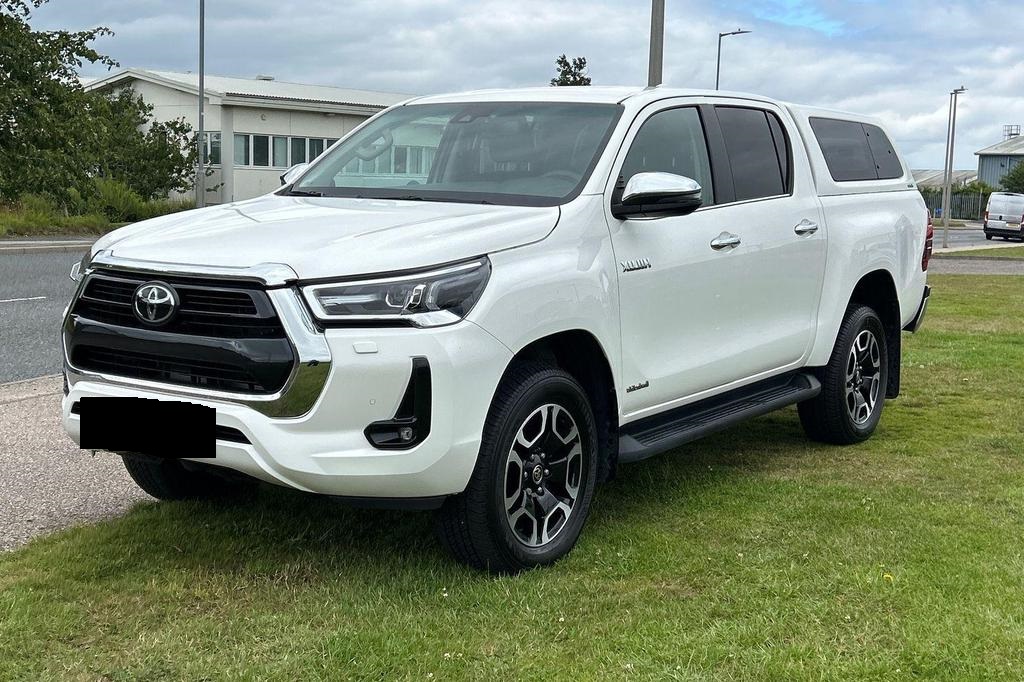 TOYOTA Hilux