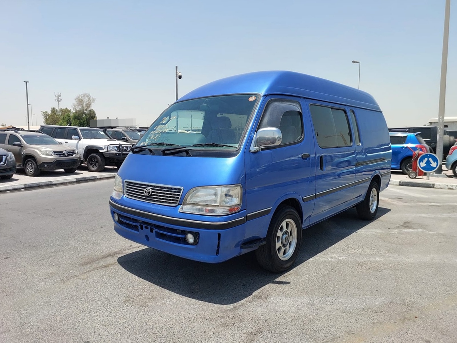 TOYOTA HIACE