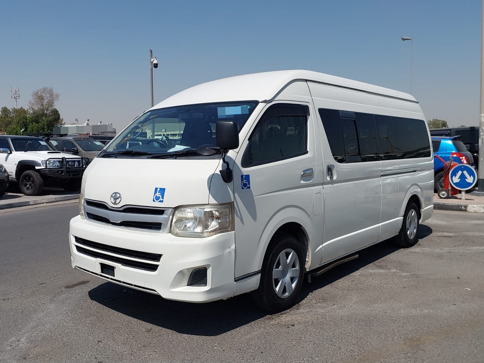 TOYOTA HIACE